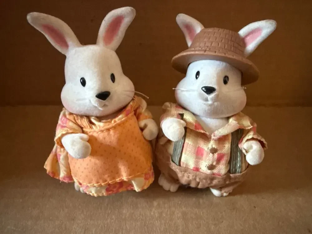 Li'l Woodzeez Hopping Goods Family Amelia & Elliot White Rabbits